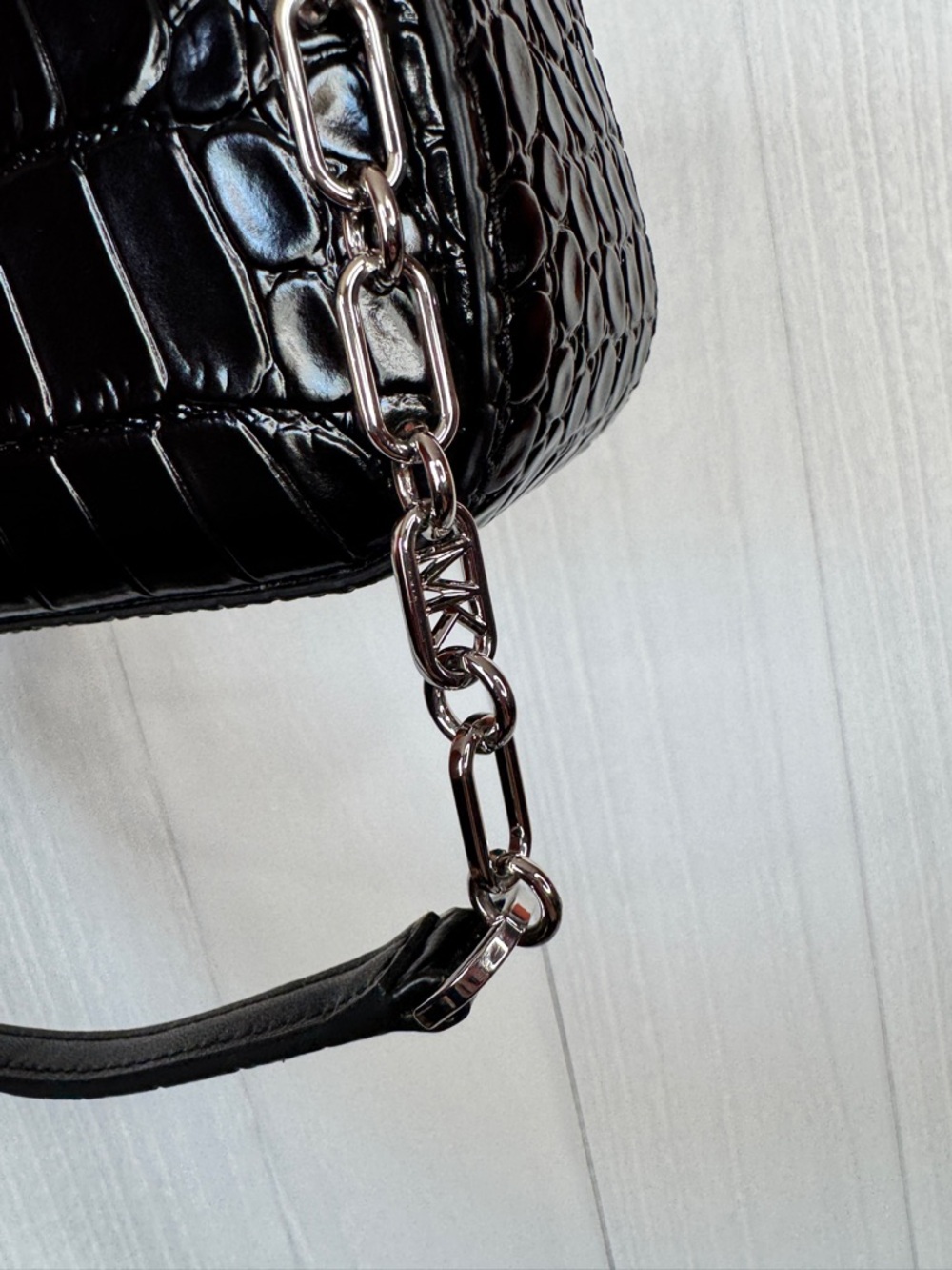 Michael Kors Empire Crocodile-Embossed Leather Chain-Link Pochette in black - Picture 4 of 11